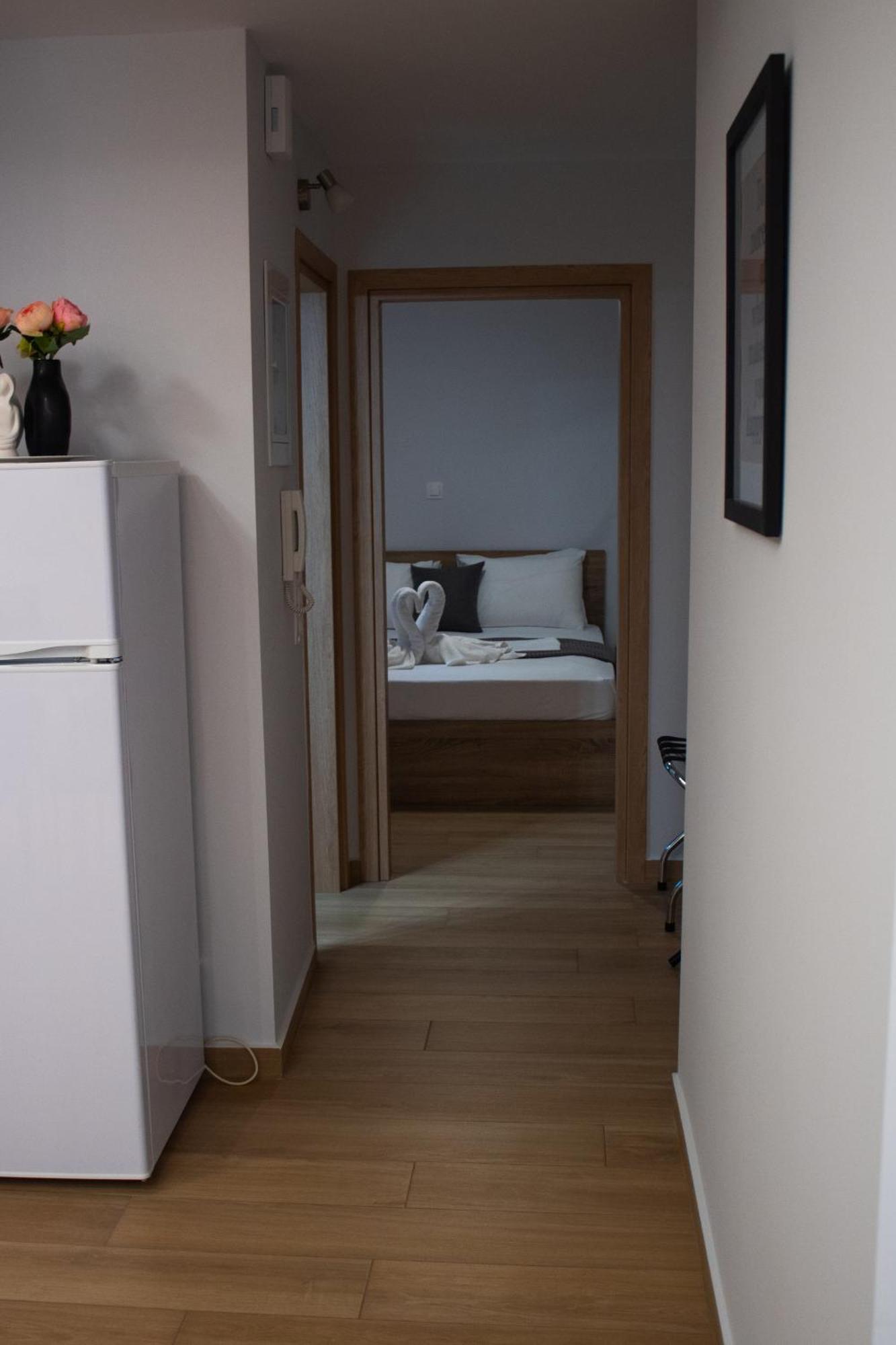 Giakost Apartments V Near Airport 阿特米达 外观 照片